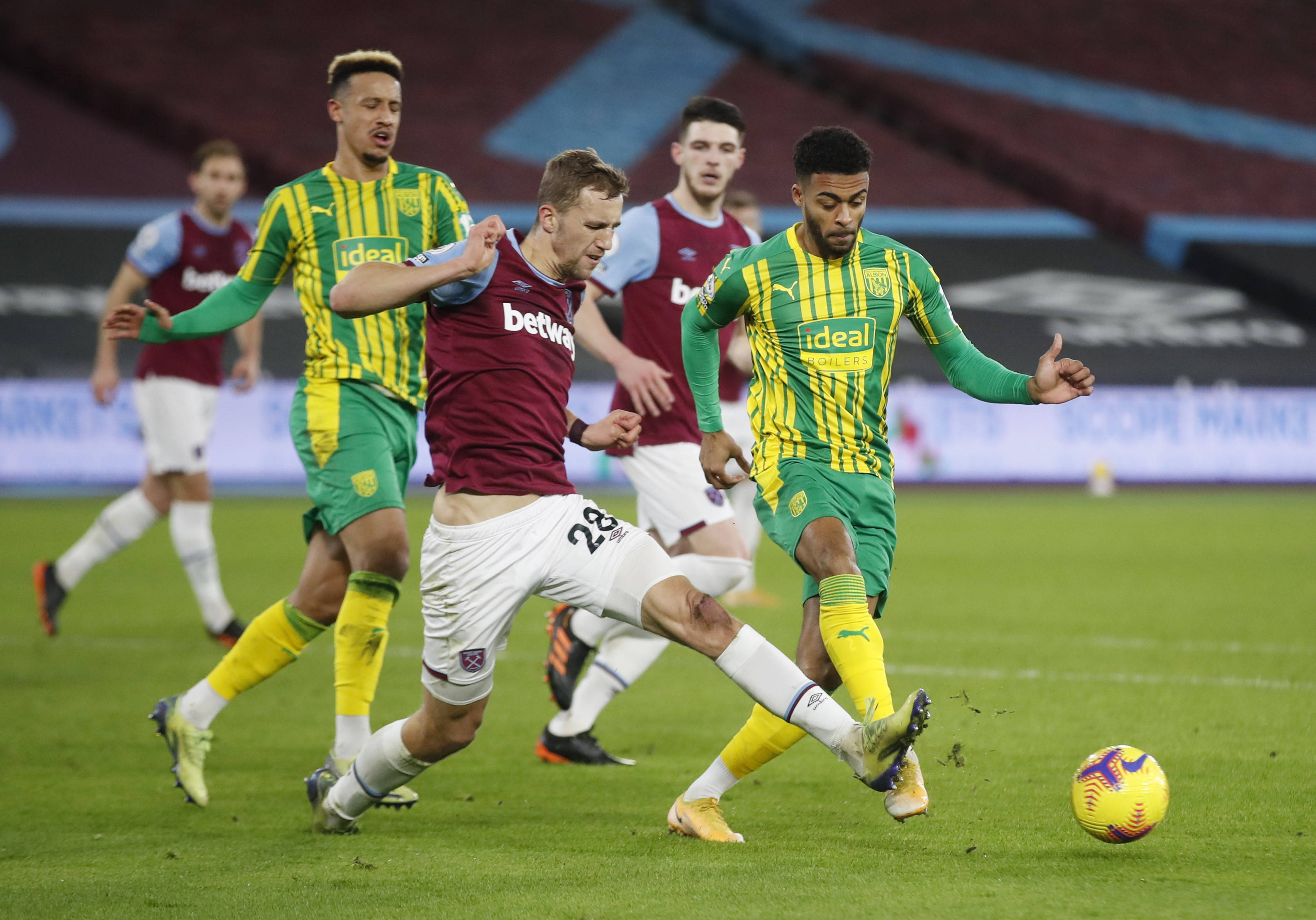 球中扮演着 球中扮演着